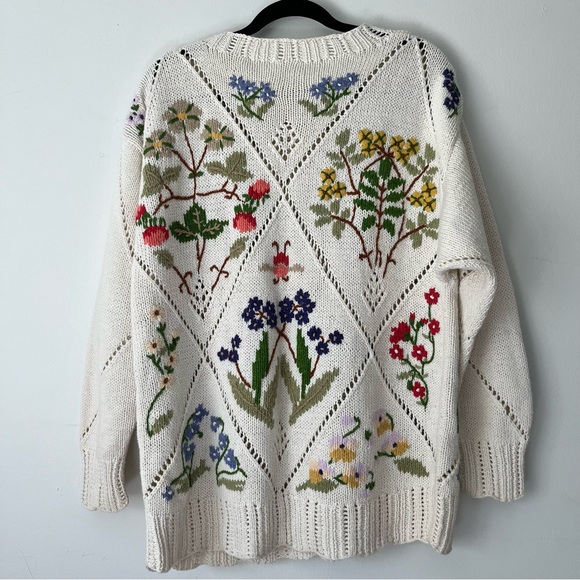 SOLD Vintage Floral Hand Knit Sweater - Picture 5 of 7